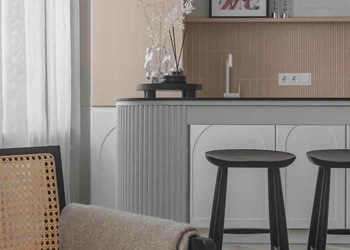 Danes23 - Candy Studio, Self Check-In, Free Parking, Park And River View, Oldtown, A/C
