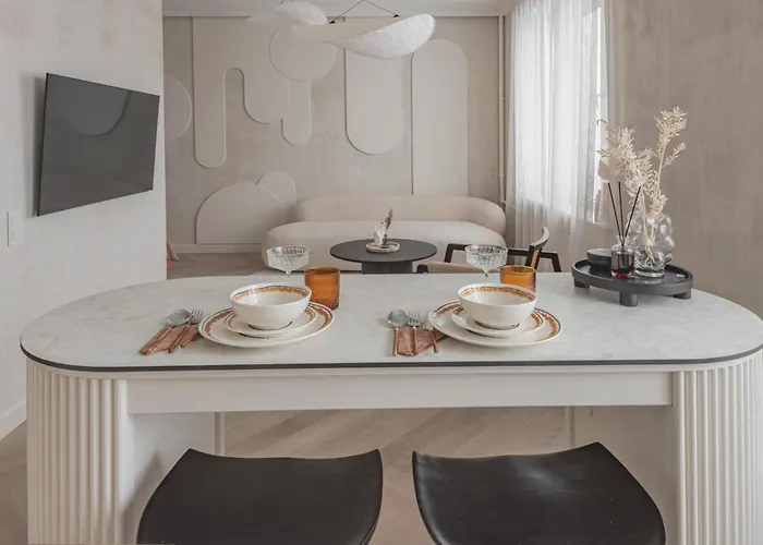 Danes23 - Candy Studio, Self Check-In, Free Parking, Park And River View, Oldtown, A/C