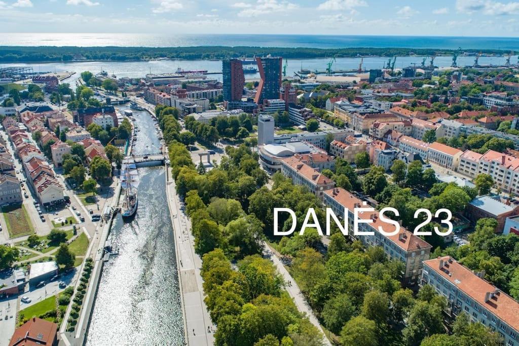 Apartment Danes23 - Candy Studio, Self Check-in, Free Parking, Park And River View, Oldtown, A/c Klaipeda