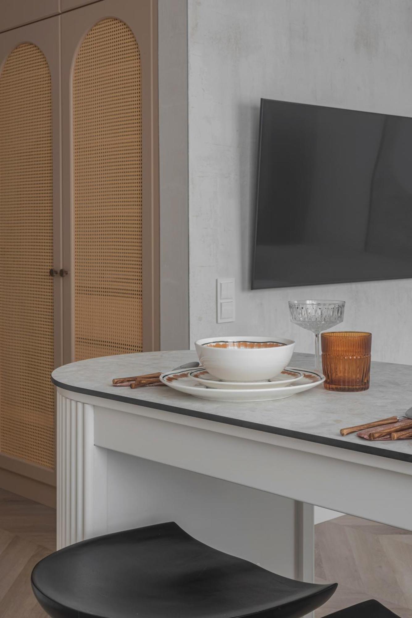 Danes23 - Candy Studio, Self Check-in, Free Parking, Park And River View, Oldtown, A/c Apartment *